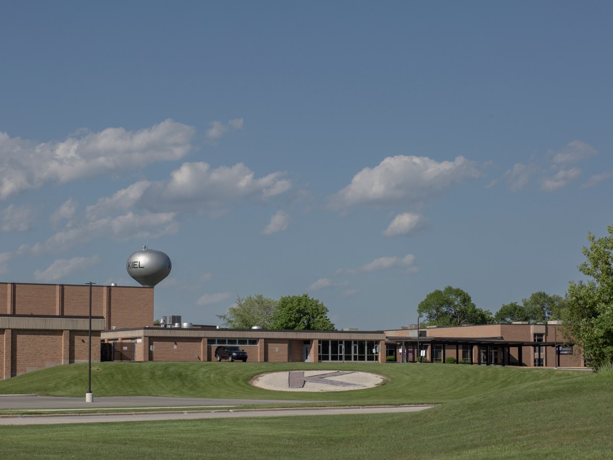 Tired of turmoil, Kiel residents rebuke far-right school officials